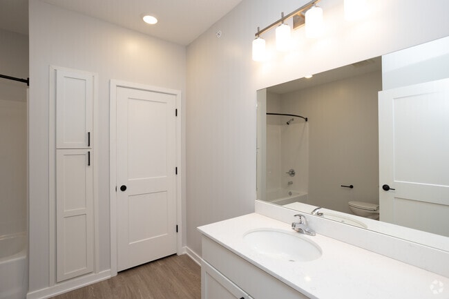 Studio - 497SF - Bathroom - Digs on Park Ave