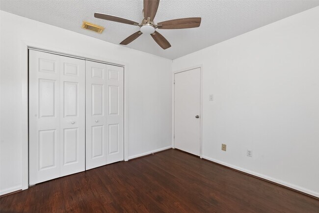 Photo - 2307 Brook View Ln