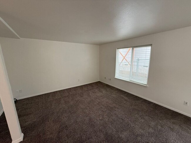 Photo - 4342 Ward Pl NE