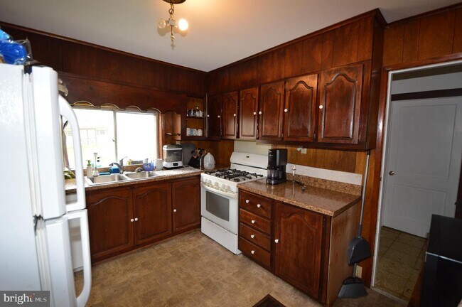 Photo - 308 W Ridge Rd