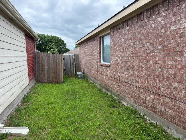 Photo - 1100 Alexandria Dr