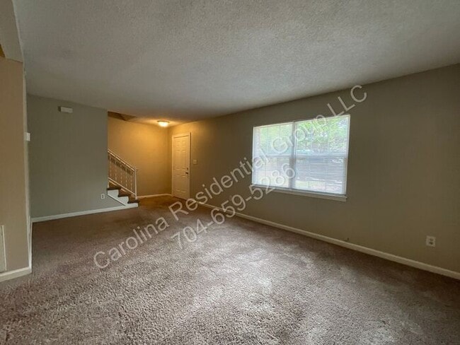 Photo - 8913 Hunter Ridge Dr