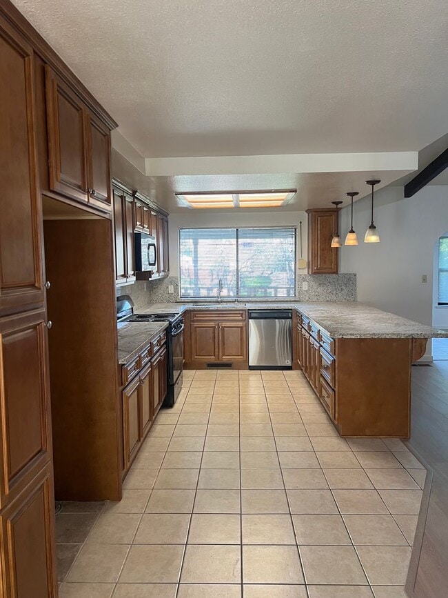 Photo - BEAUTIFUL 4 BEDROOM W/POOL IN FAIR OAKS!!