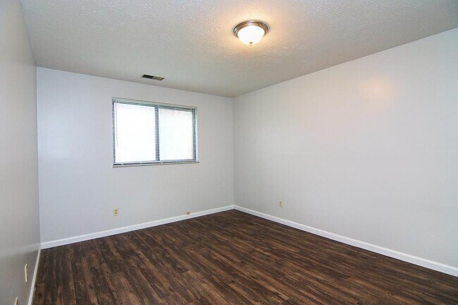 Photo - 7230 Creekview Drive #5 Unidad 5