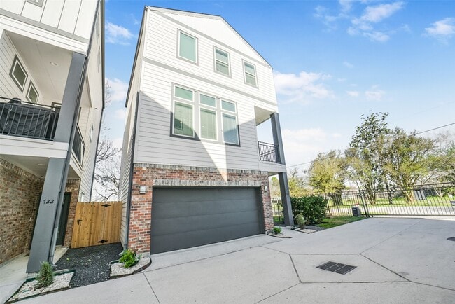 Photo - 720 W Donovan St