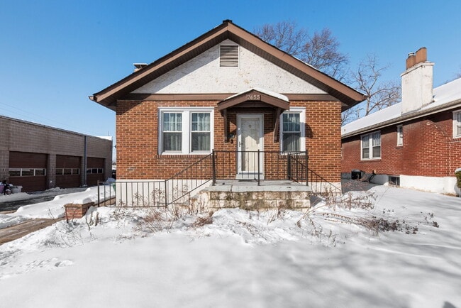 Photo - "Charming Brentwood house 2 bedrooms 1 Bathoom, Prime Location!"