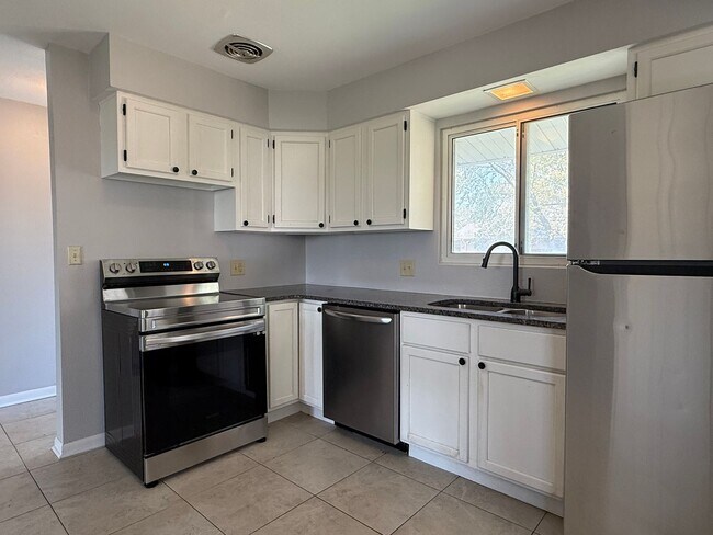 Photo - 2 bedroom 1 bath with carport in Washburn Rural School district