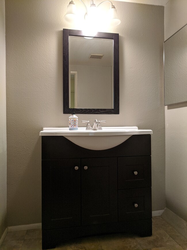 Photo - 2204 Cedar St Unidad E