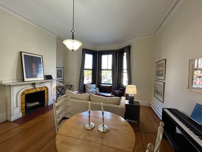 Building Photo - 429 Beacon St Unit 2
