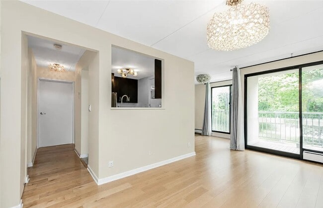 Photo - 1155 Warburton Ave