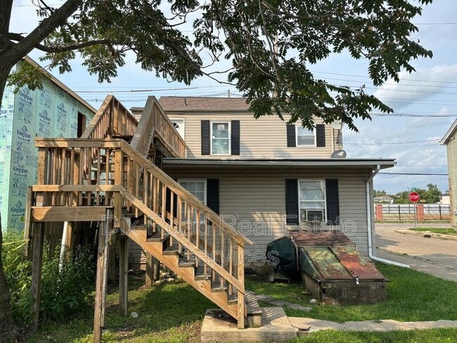 Photo - 829 Maple Ave