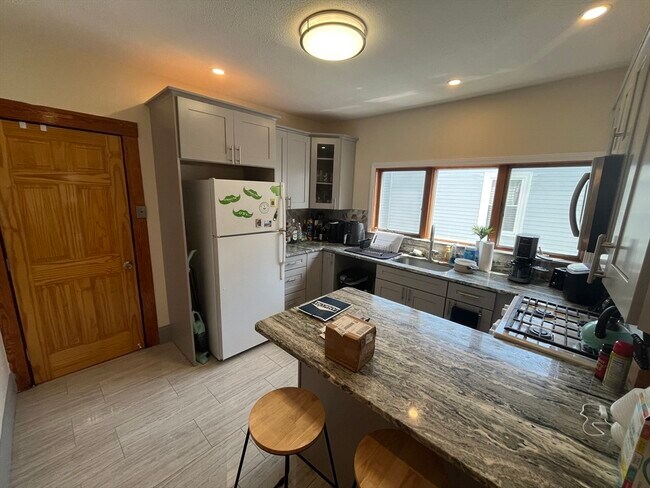 Photo - 39 Montfern Ave Unit 3