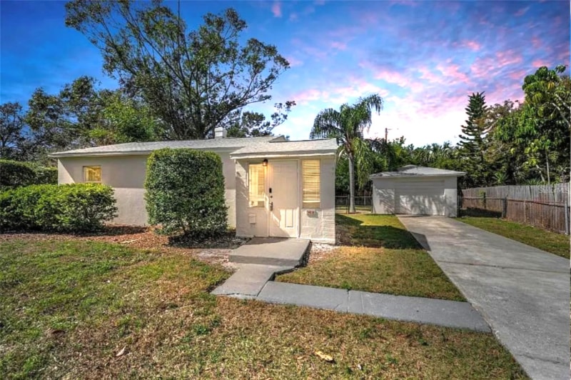 Photo - 1611 Canterbury Rd N