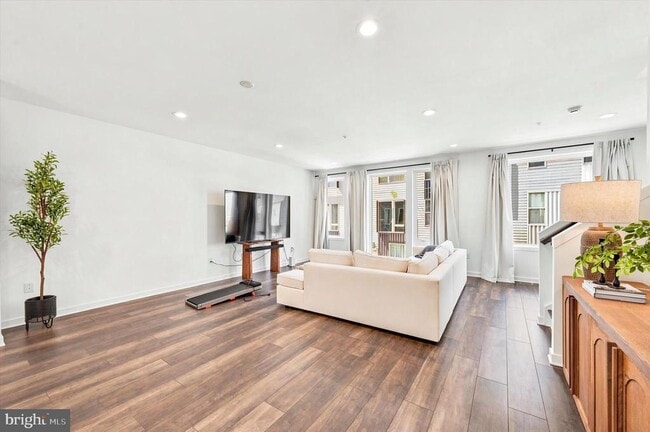 Photo - 3005 Birchview Walk