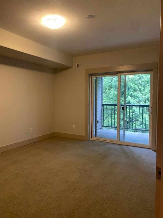 Photo - Issaquah Condo 2 Bed 2 Bath Secure Parking Peekaboo View