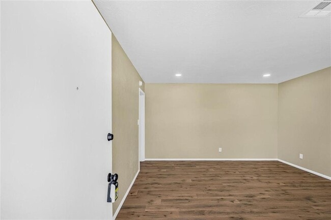 Photo - 703 SE Sullivan Dr