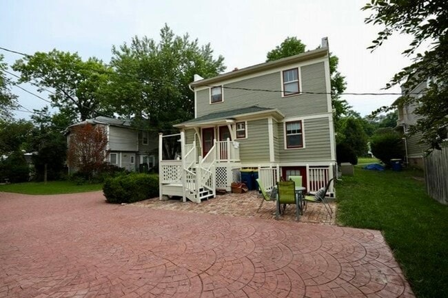 Building Photo - 347_ W_ FRANKLIN Unit APT A