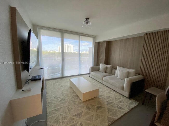Building Photo - 16385 Biscayne Blvd Unit 304