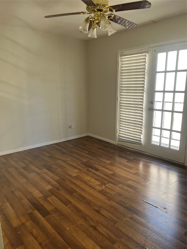 Building Photo - 6111 Beverly Hill St Unit 78