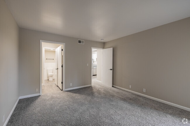 1BR, 1BA - 675SF - Bedroom