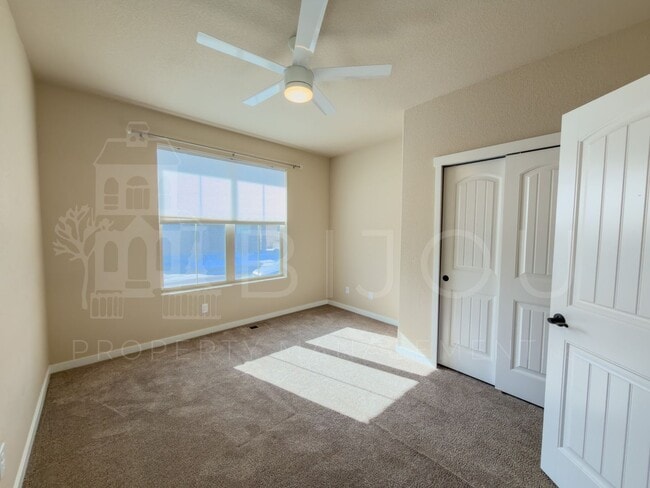 Photo - Spacious 4 Bedroom!!
