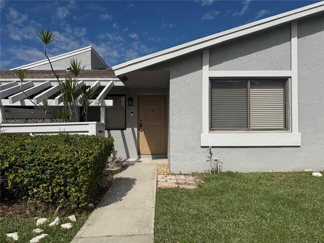 Photo - 603 Racquet Club Rd