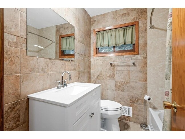 Photo - Classic, charming character *3Bd*2Bath*1 Den 1584 SqFt in New Hope Avail May 1!