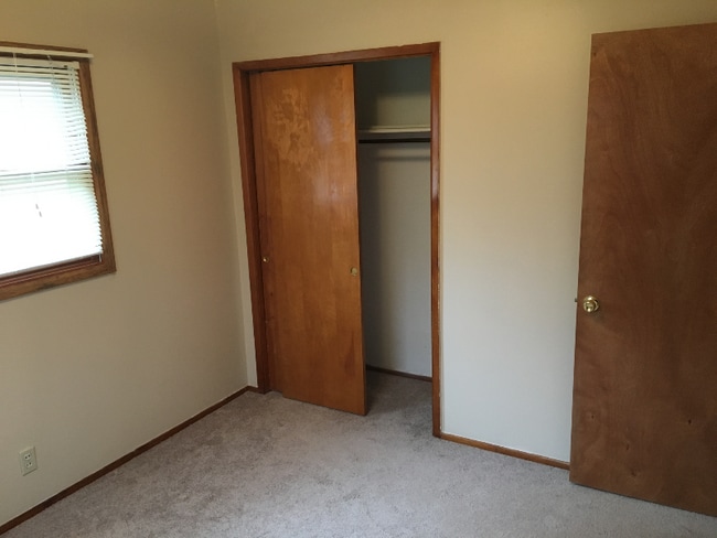 Photo - 1021 Valley Dr NW