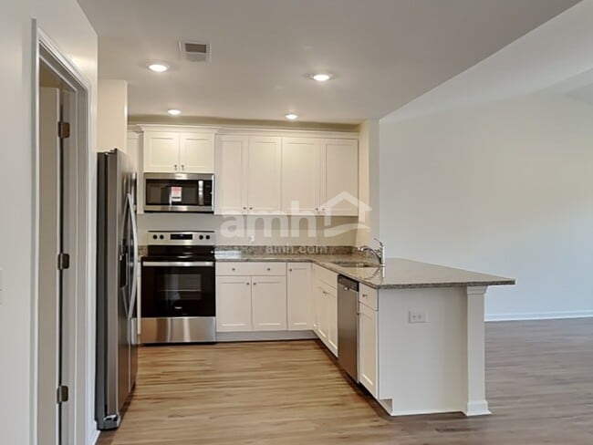 Photo - 1370 John Swann St