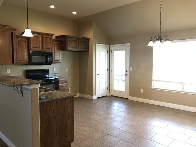 Photo - 4 bd/2 ba - Yukon adress - Mustang Schools