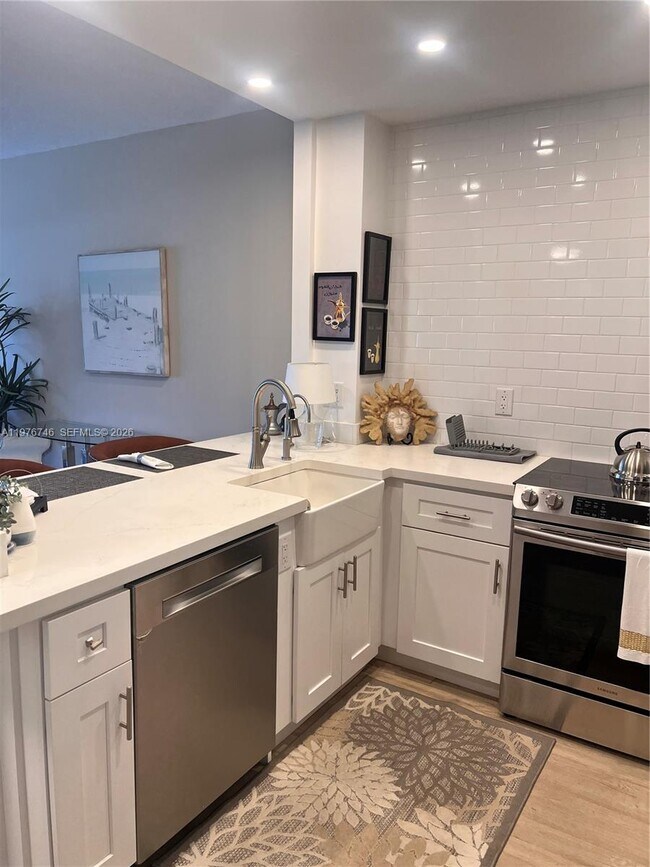 Photo - 400 N Riverside Dr Unit 410