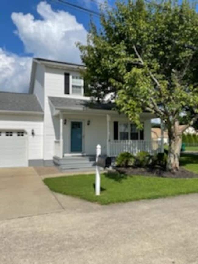 Building Photo - Immaculate Three Bedroom Two and Half Two-Story Charmer