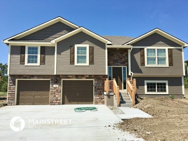 Building Photo - 528 S Poplar St