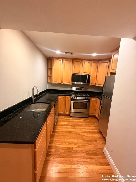 Building Photo - 135 Calumet St Unit 2