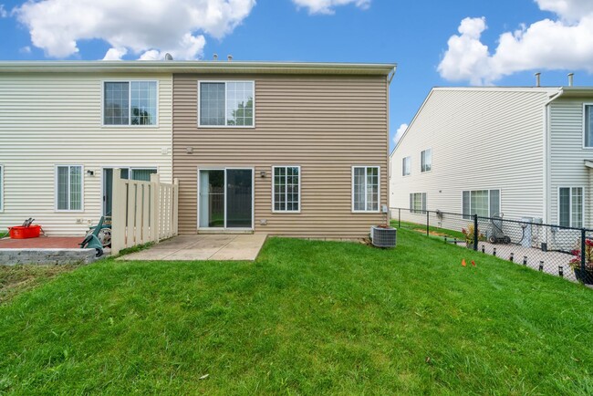 Photo - Beautiful 3 Bedroom 2 Bath Home in Lake in the Hills!