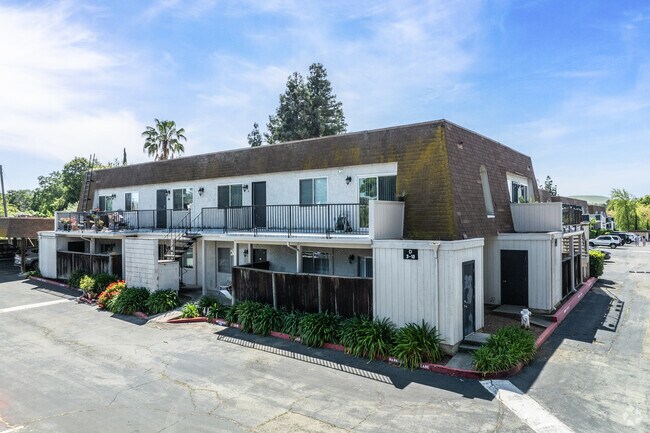 exterior - Clayton Hills Apartments
