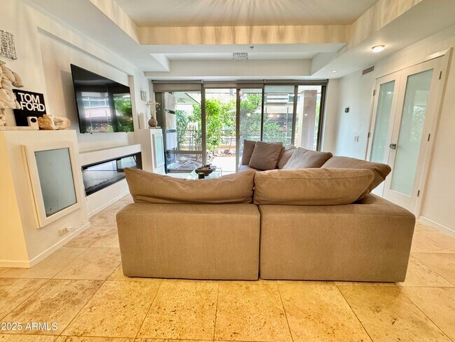 7141 E Rancho Vista Dr Unit 2013
