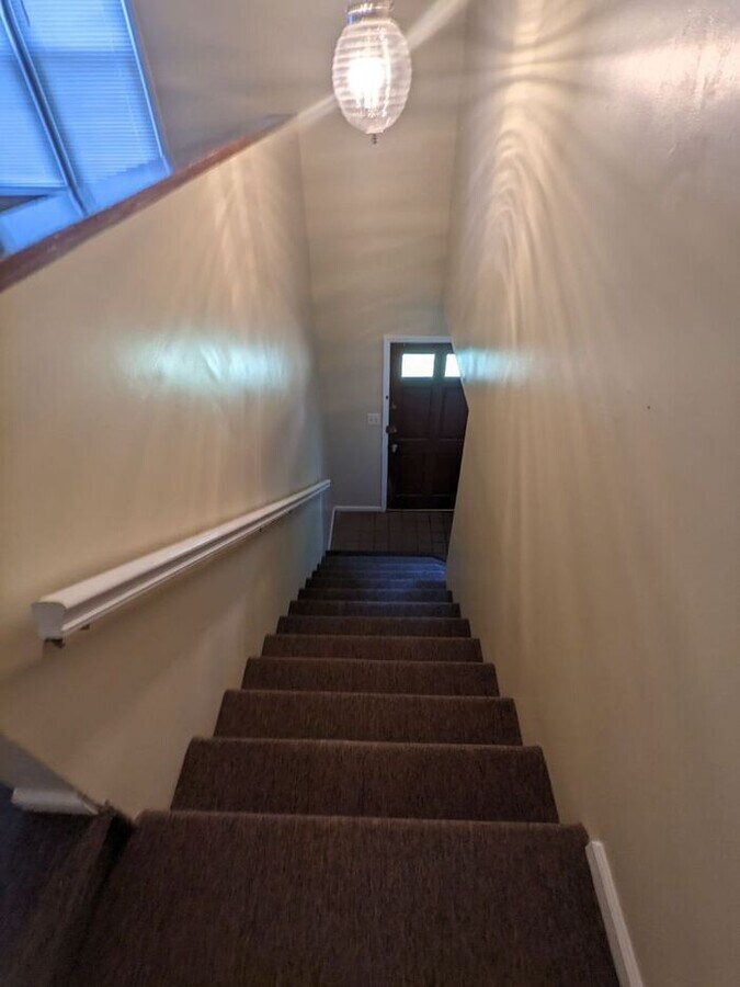 2BD/2BA Condo Available Now in Hickory Townhome Rental in Hickory NC