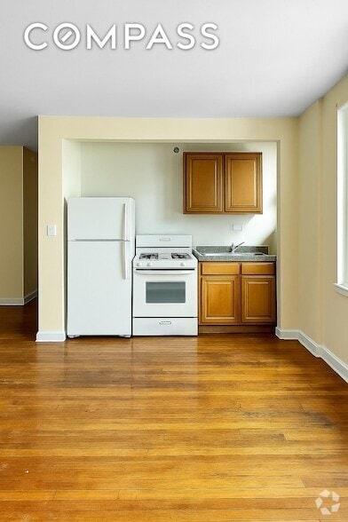 Building Photo - 1466 E Gun Hill Rd Unit 2C Rental