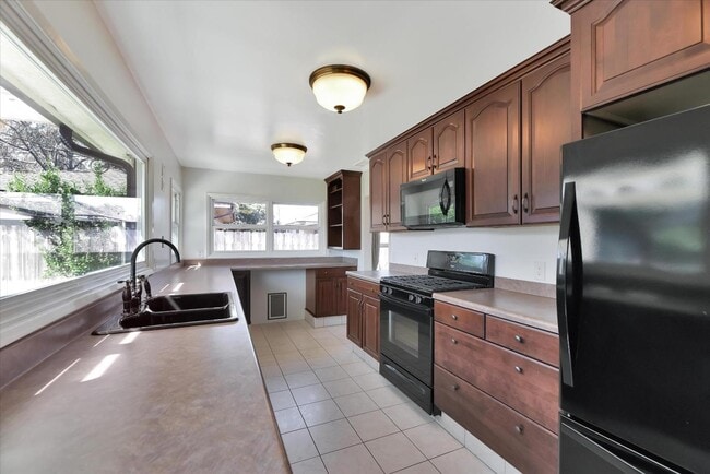 Photo - 5341 Waring Rd