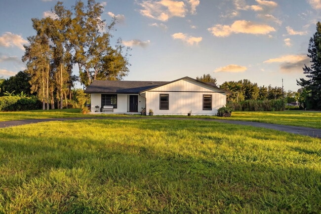 Building Photo - 5989 Coconut Blvd