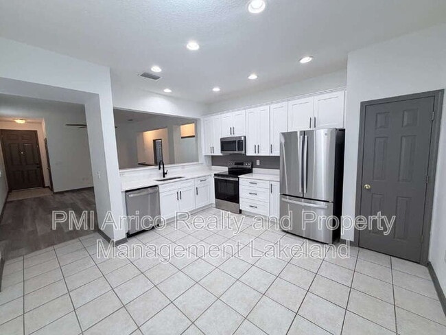 Photo - 1065 Viewpoint Way