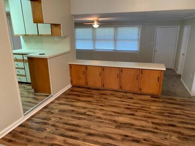 Photo - 206 Henry St