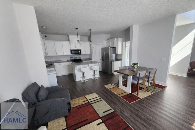 Photo - 950 Meloney Dr