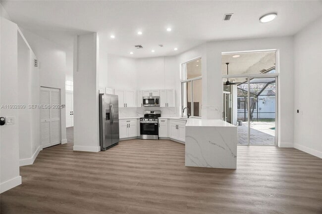 Building Photo - 2611 Oakbrook Ct