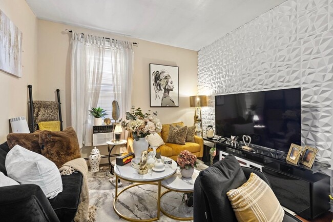 Building Photo - 804 27th St Unit 2