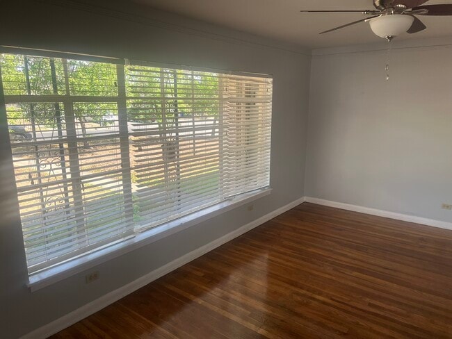 Building Photo - 404 Storeywood Dr Unit 404 Storeywood