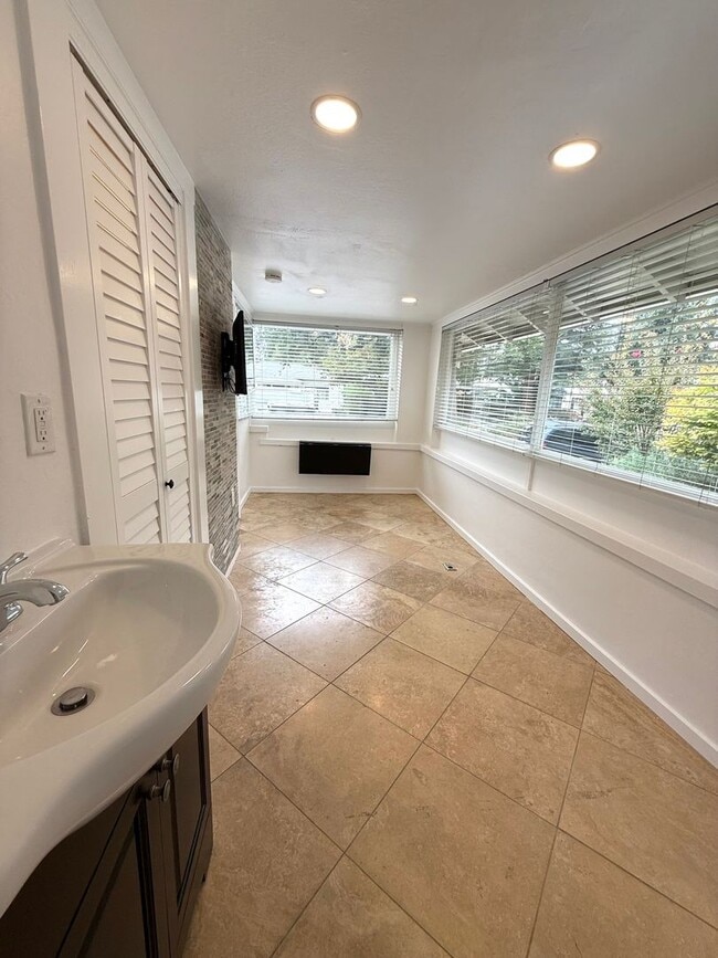 Photo - Hawthorne Unit 70 Hawthorne