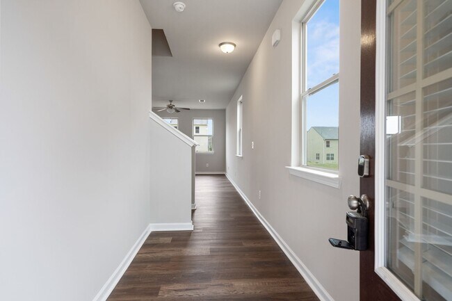 Photo - 4 bed / 2.5 bath in Gainesville! Retreat a...