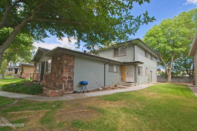 Building Photo - 664 Oakwood Dr Unit #3 Rental